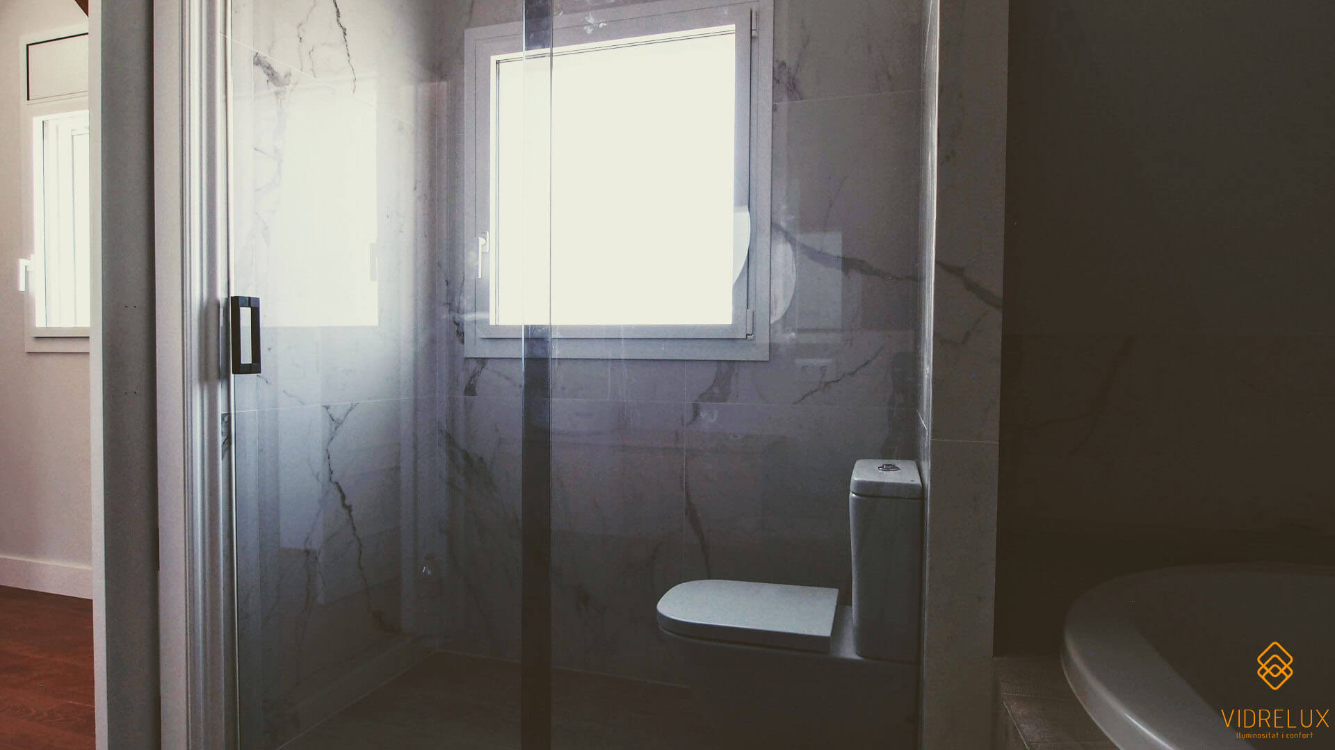 Divisoria cristal baño tirador negro