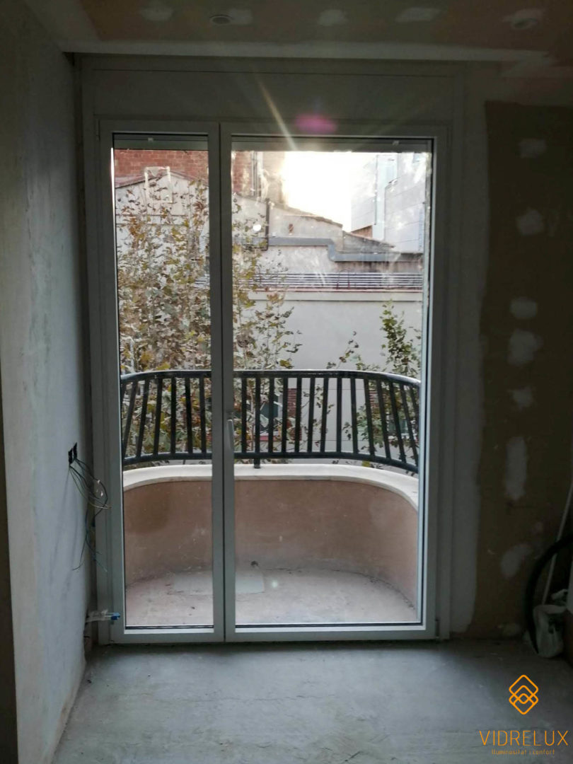Instalación balconera con persiana monoblock