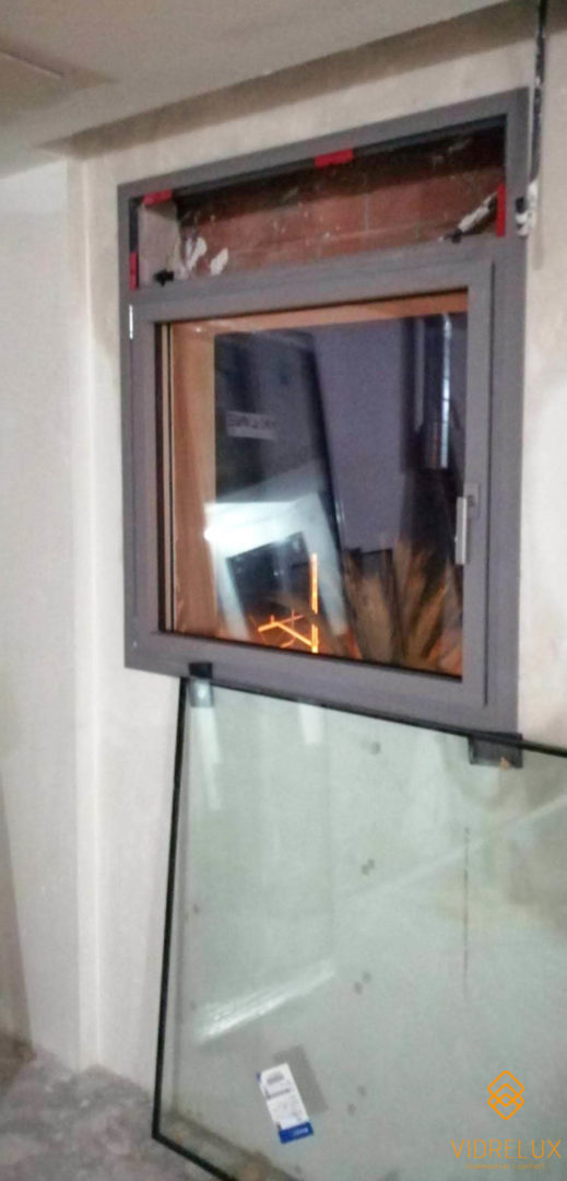 Instalación ventana gris cocina