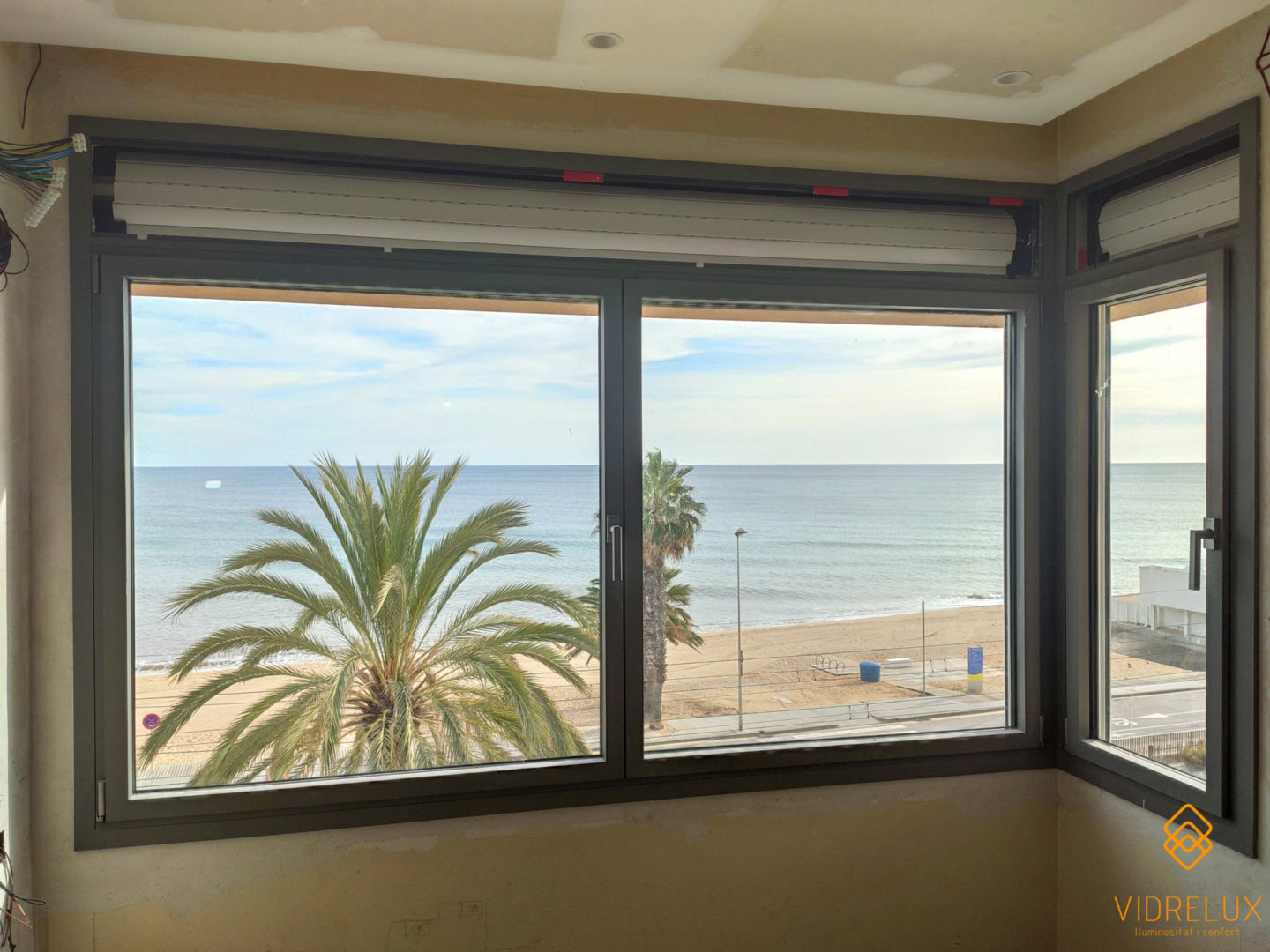 Instalación ventana esquina con persiana