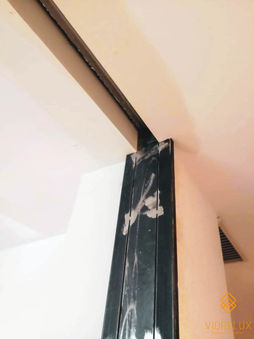 colocación cierres lateral divisoria acero