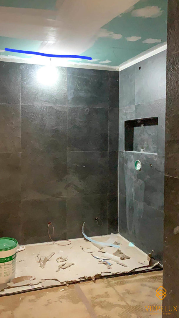 hueco mampara baño